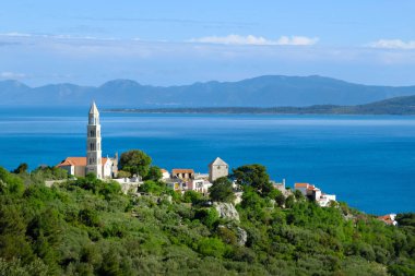 Antik Dominik manastırı Bol, Hırvatistan kasabasında dönüm noktası.