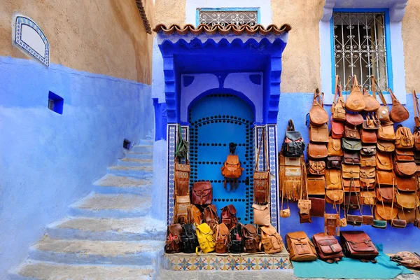 Tipikus gyönyörű marokkói építészet Chefchaouen kék város Medina Marokkóban — Stock Fotó