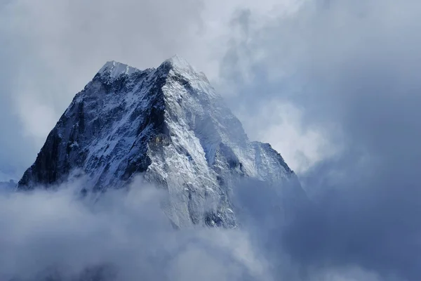 Vista de Ama Dablam en el camino al campamento base del Everest, Nepal —  Fotos de Stock