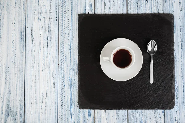 Чашка кофе и чайная ложка — стоковое фото