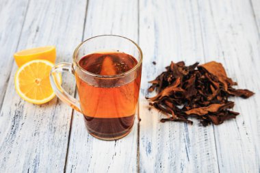 Masada bir fincan çay.