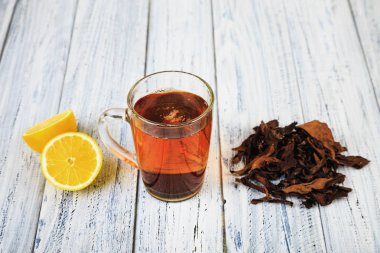 Masada bir fincan çay.