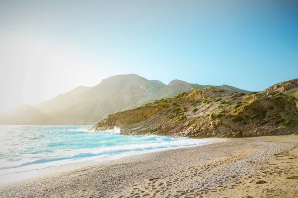 Песчаный пляж с трещинами, Испания — стоковое фото