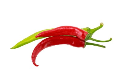 Kırmızı ve yeşil kırmızı kırmızı kırmızı biber veya beyaz arka planda izole edilmiş jalapeno yatay yönelim, baharatlı gıda konsepti