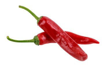 beyaz arka plan yatay oryantasyon, baharatlı gıda kavramı izole iki kırmızı acı biber veya jalapeno