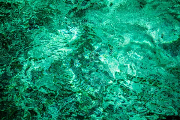 Kék smaragd víz hullámzott háttér — Stock Fotó
