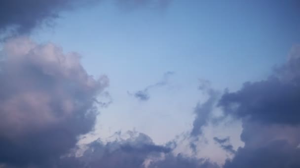 青い空に浮かぶ雲の時間経過 — ストック動画