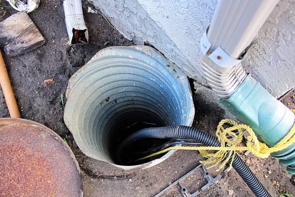 An exterior sump pump installed next to a house — Stock Photo, Image
