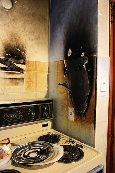 Damaged walls after a kitchen grease fire — Stock Photo, Image