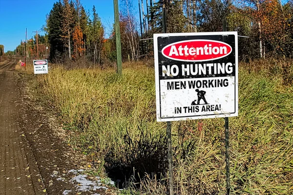 注目ないの狩猟、男性サインの作業 — ストック写真
