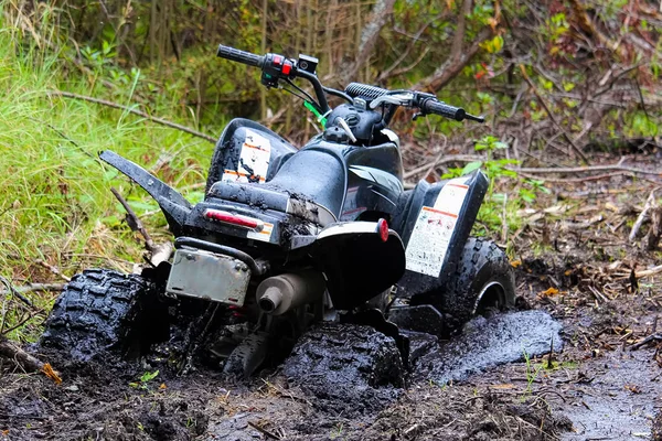 Closeup of a quad stuck in mud — Stock Photo, Image