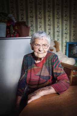 95 yıl yaşlı bir güzel kadın fotoğrafı