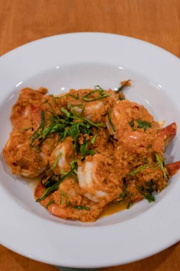 buğulanmış karides curry ile Tayland yemekleri seçici odak yapıştırın