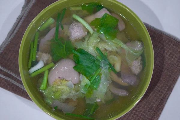 Thailändsk mat och mat en skål med kinesisk sallad med fläskfärs — Stockfoto