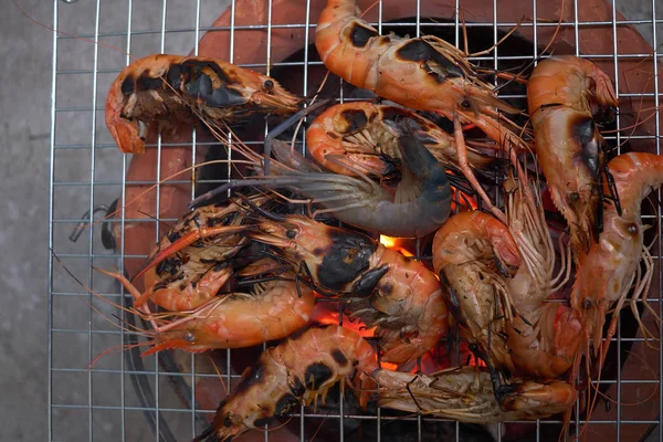 Camarones quemados en estufa de carbón Tailandia mariscos —  Fotos de Stock