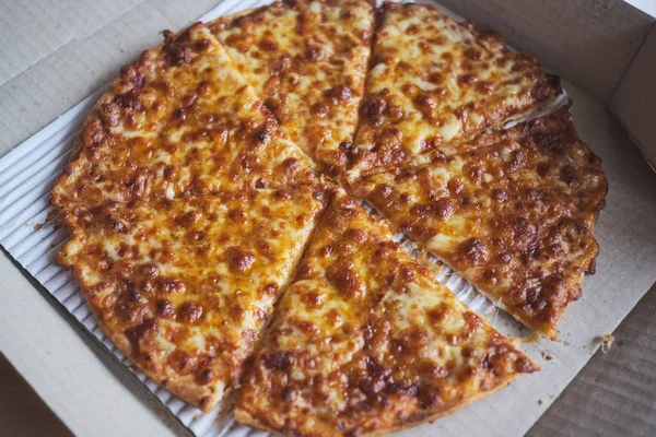 Πίτσα φόντο μοτίβο υφή. Παράδοση πίτσας με κουτί πίτσας — Φωτογραφία Αρχείου