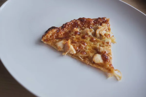 Tranche de pizza fraîche et chaude pour le déjeuner — Photo