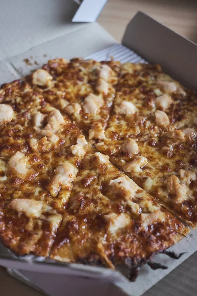 Pozadí vzorku textury pizzy. Dodávka pizzy s krabička na pizzu — Stock fotografie