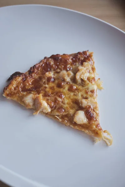 Čerstvá a horká Pizza Slice k obědu — Stock fotografie