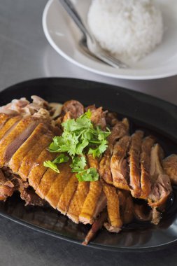 Köfte soslu siyah tabakta ördek göğsü .chinese tarzı d