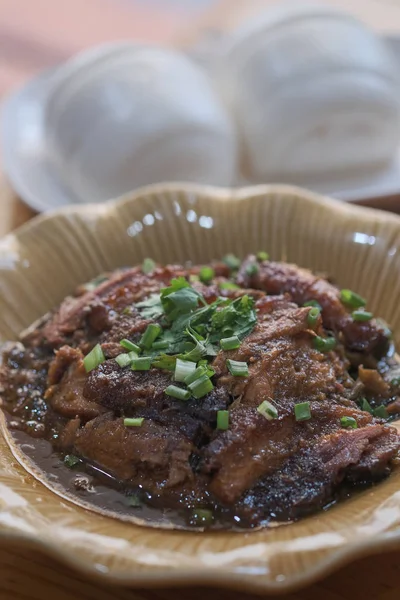 Dong po porco com pão de mantou cozido no vapor — Fotografia de Stock
