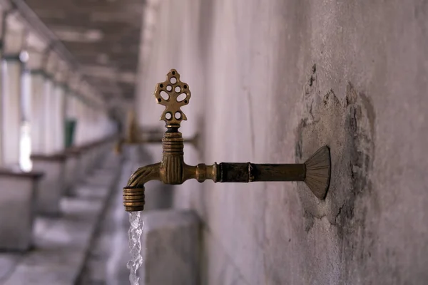 Cranes Ablutions Mosque — Stock Photo, Image