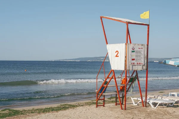 Torre de salvavidas en la playa — Foto de Stock