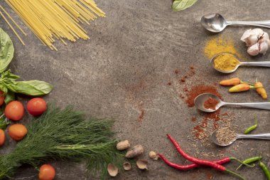 Arka plan, İtalyan mutfağı, spagetti, baharat, domates, fesleğen