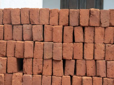 Kırmızı tuğla yığını 