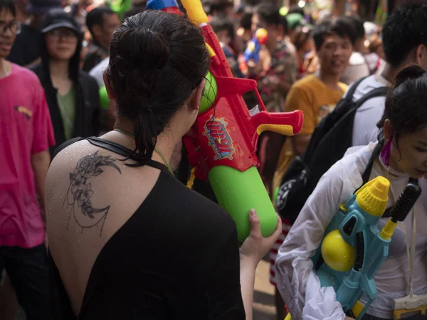 Thailand, Bangkok April 14, 2019 New Year, Songkran, people pour water on each other with water cannons — Stock Photo, Image