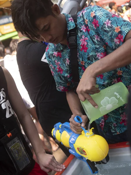 Thailand, Bangkok April 14, 2019 New Year, Songkran, people pour water on each other with water cannons — Stock Photo, Image