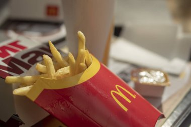 Moskova, Rusya,25 Şubat 2019 Mcdonalds gıda, patates, kola, burger
