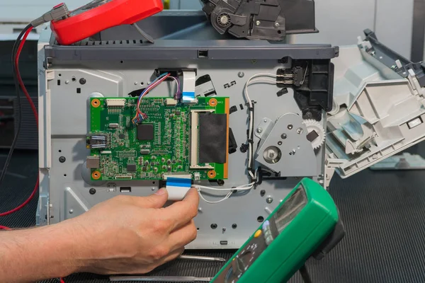 Laser printer repair, connection of the ribbon cable to the main printed circuit Board