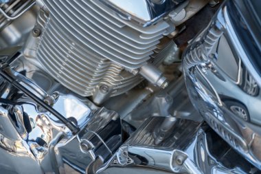 Motosiklet detayı - krom motor bloğu ve motor soğuk yakın çekim