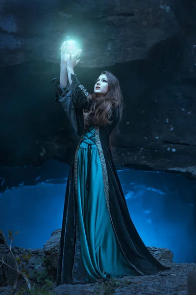 The witch with magic ball in her hands causes a spirits — Stock Photo, Image