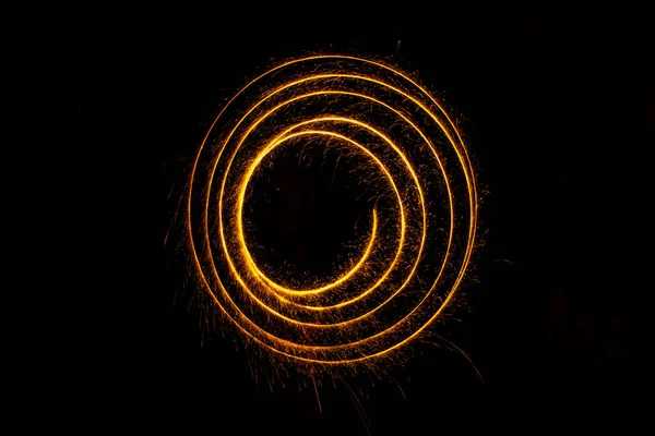 Luz de fogo de artifício de faísca abstrata sobre fundo preto — Fotografia de Stock