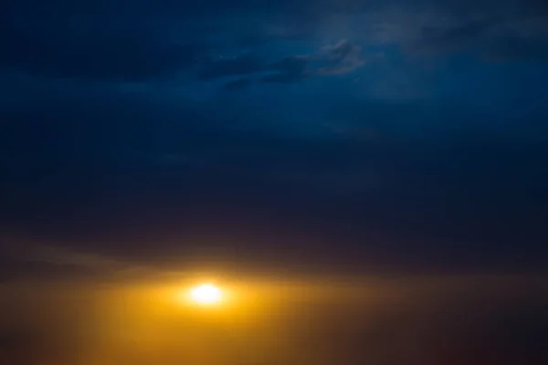 Dark stormy sky. Gloomy clouds. Overcast weather — Stock Photo, Image