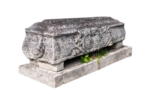 묘지 땅에 있는 고대 석조 무덤 — 스톡 사진