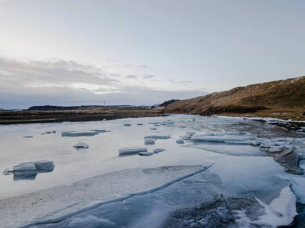 Lago Congelado Islândia Com Algumas Colinas Fundo — Fotografia de Stock