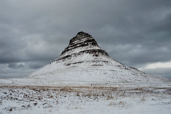 Kirkjufell Islandia Pleno Invierno Con Mucha Nieve — Foto de Stock