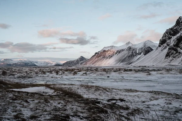 Uma Paisagem Coberta Neve Stokksnes Islândia — Fotografia de Stock