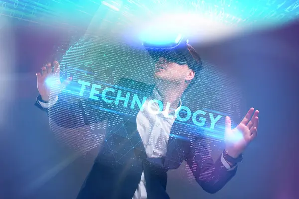 Negocios Tecnología Internet Concepto Red Joven Empresario Trabajando Gafas Realidad — Foto de Stock