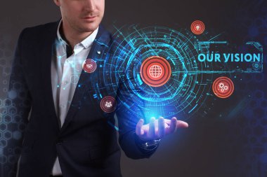 İş, Teknoloji, İnternet ve ağ konsepti. Genç işadamı geleceğin sanal bir ekranı üzerinde çalışıyor ve yazıyı görüyor: