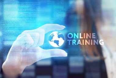 İş, teknoloji, Internet ve ağ kavramı. Geleceğin sanal bir ekranda çalışan genç bir girişimci ve yazıt görür: Eğitim Online