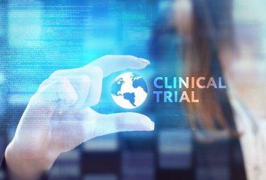 İş, teknoloji, Internet ve ağ kavramı. Geleceğin sanal bir ekranda çalışan genç bir girişimci ve yazıt görür: klinik