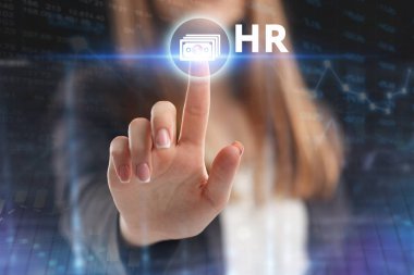 İş, teknoloji, Internet ve ağ kavramı. Geleceğin sanal bir ekranda çalışan genç bir girişimci ve yazıt görür: Hr