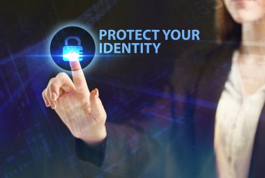 İş, teknoloji, Internet ve ağ kavramı. Geleceğin sanal bir ekranda çalışan genç bir girişimci ve yazıt görür: Kimliğinizi korumak