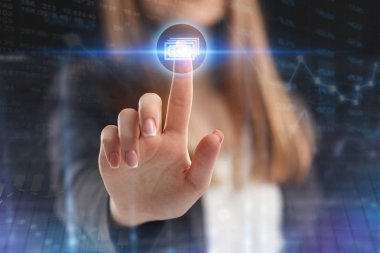 İş, teknoloji, Internet ve ağ kavramı. Geleceğin sanal bir ekranda çalışan genç bir girişimci ve yazıt görür: 