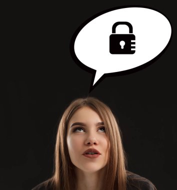 Pazarlama, teknoloji, Internet ve ağ kavramı. Genç girişimci bir fikir olur: 