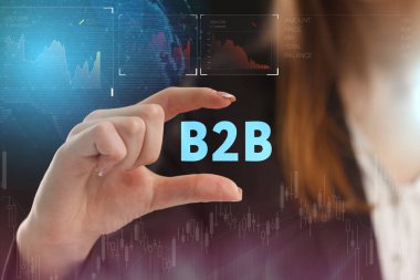 İş, teknoloji, Internet ve ağ kavramı. Geleceğin sanal bir ekranda çalışan genç bir girişimci ve yazıt görürse: B2b